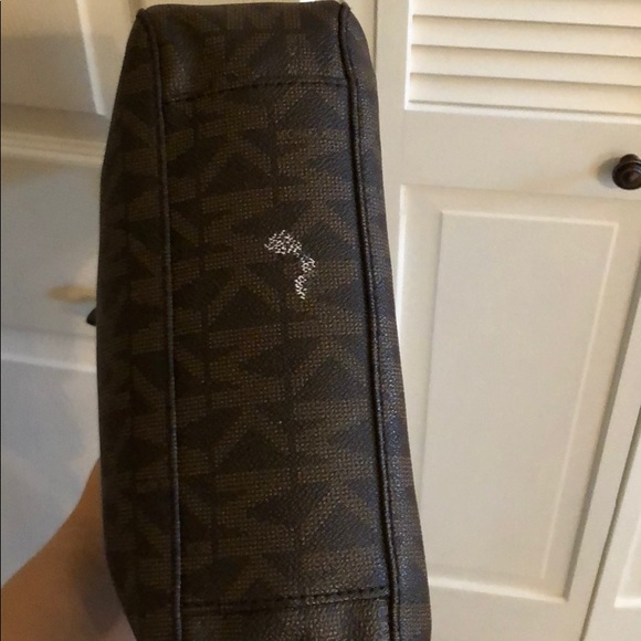 Michael Kors Brown Large Crossbody ⭐️MUST GO⭐️ - Picture 5 of 8
